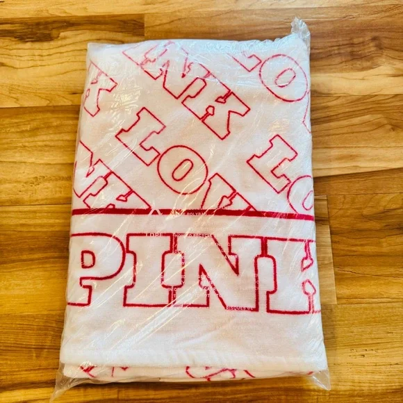 Victoria’s Secret PINK Beach Towel OS NWT - Picture 2 of 4